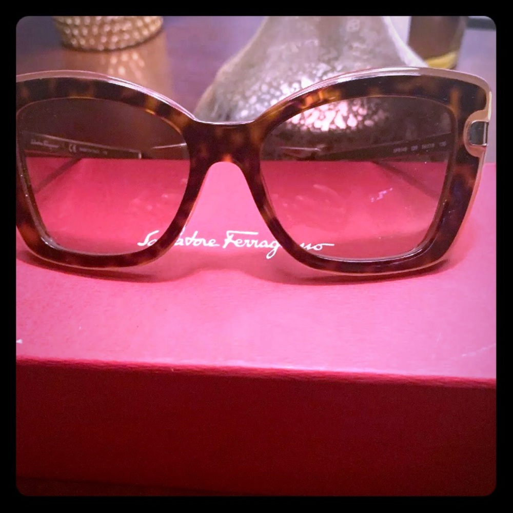 ❌❌SOLD❌❌Salvadore Ferragamo Women’s Sunglasses